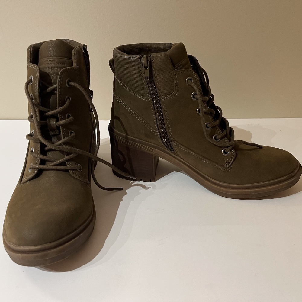 Crown Vintage Sage Ladies Ankle Height Boots - Size 8 - Picture 2 of 3